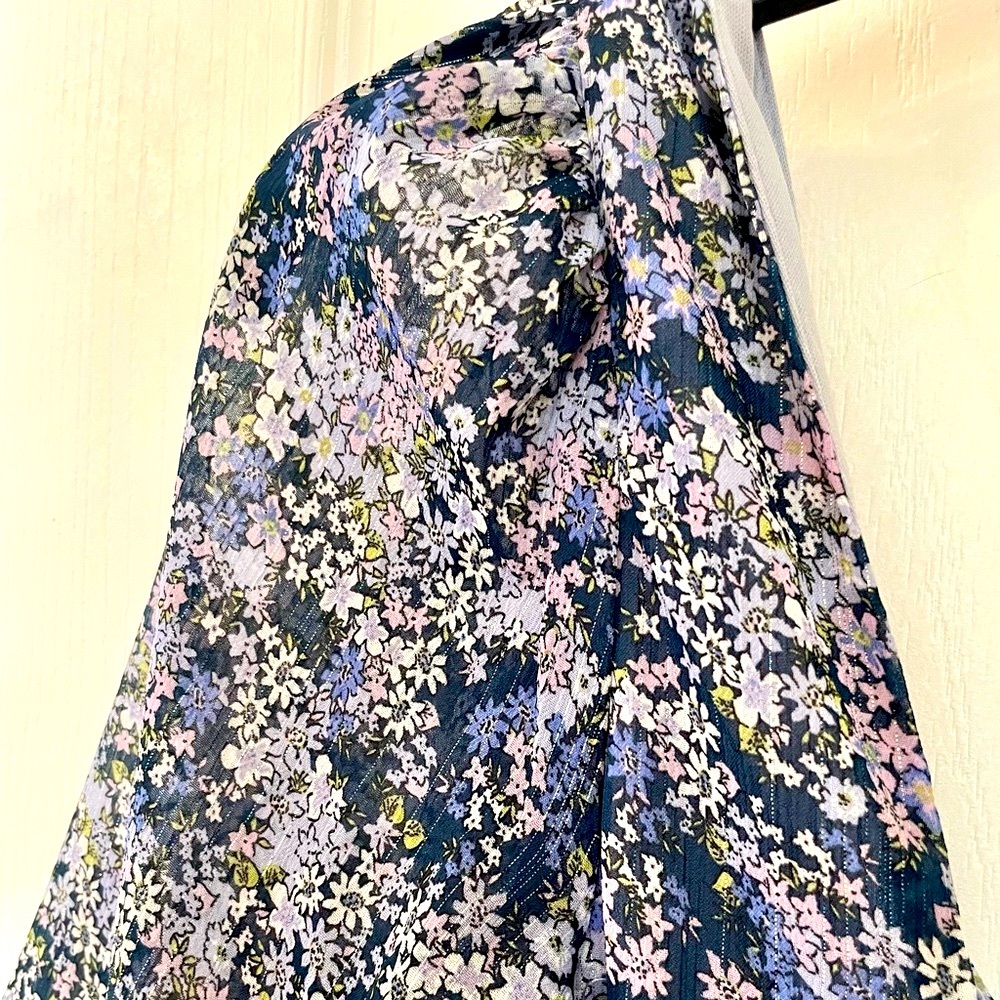 BCBG BABYDOLL FLORAL DRESS,MINI LENGTH, SIZE 6. BALLOON SLEEVES, SQUARE NECKLINE - Picture 13 of 16